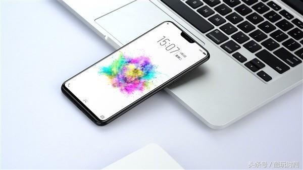 蘋果X雖然貴，但又一次引領(lǐng)了手機(jī)外觀